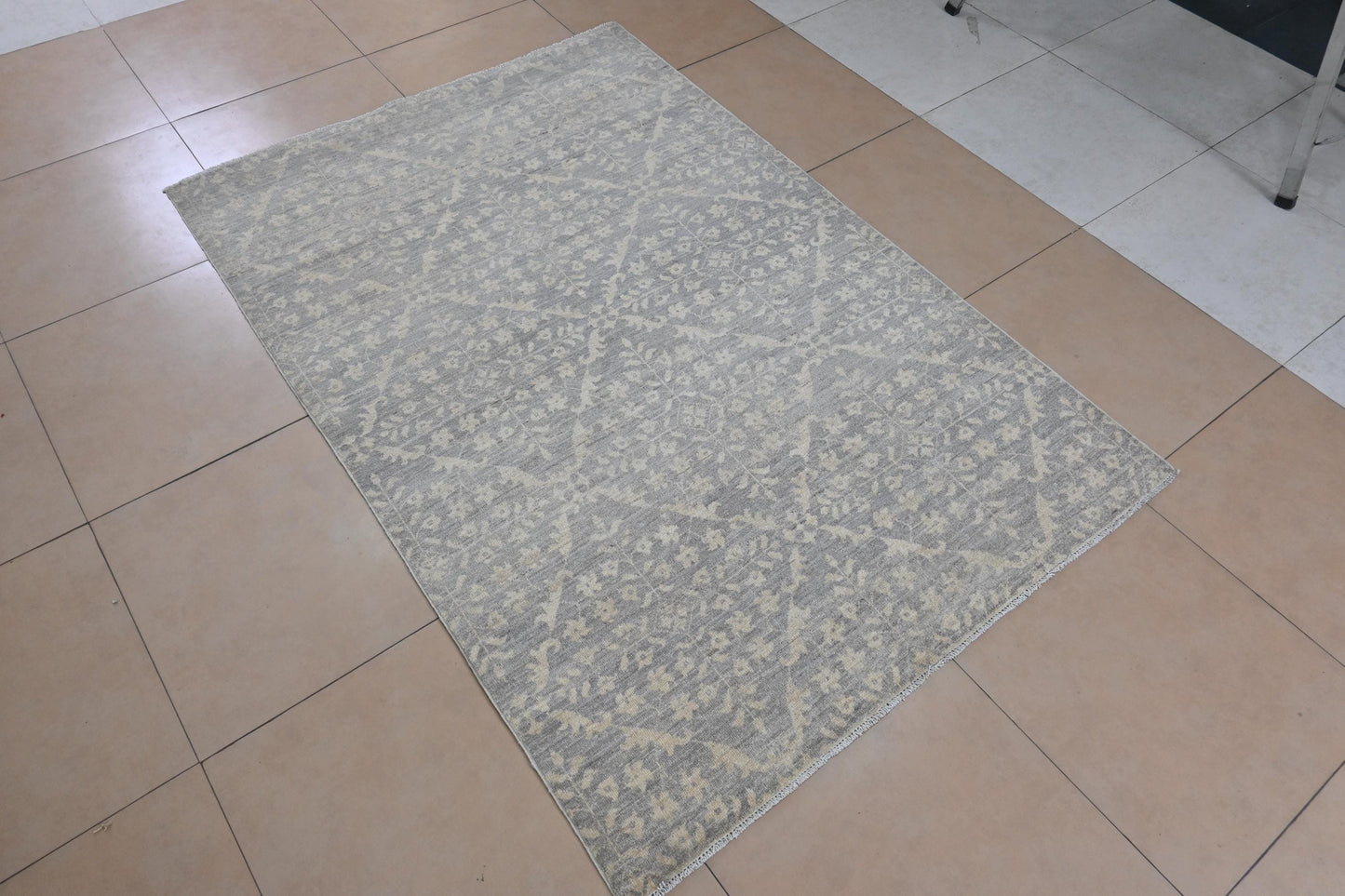 5x7 Vintage Gray Distressed Area Rug – Hand-Knotted Wool Rug, Geometric Modern Tribal Design, Neutral Persian Style Carpet for Living Room