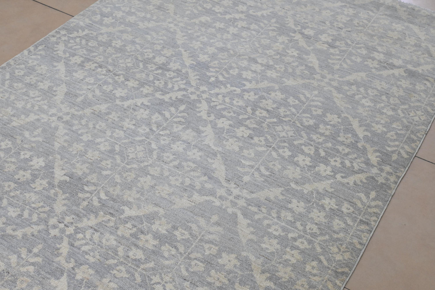 5x7 Vintage Gray Distressed Area Rug – Hand-Knotted Wool Rug, Geometric Modern Tribal Design, Neutral Persian Style Carpet for Living Room