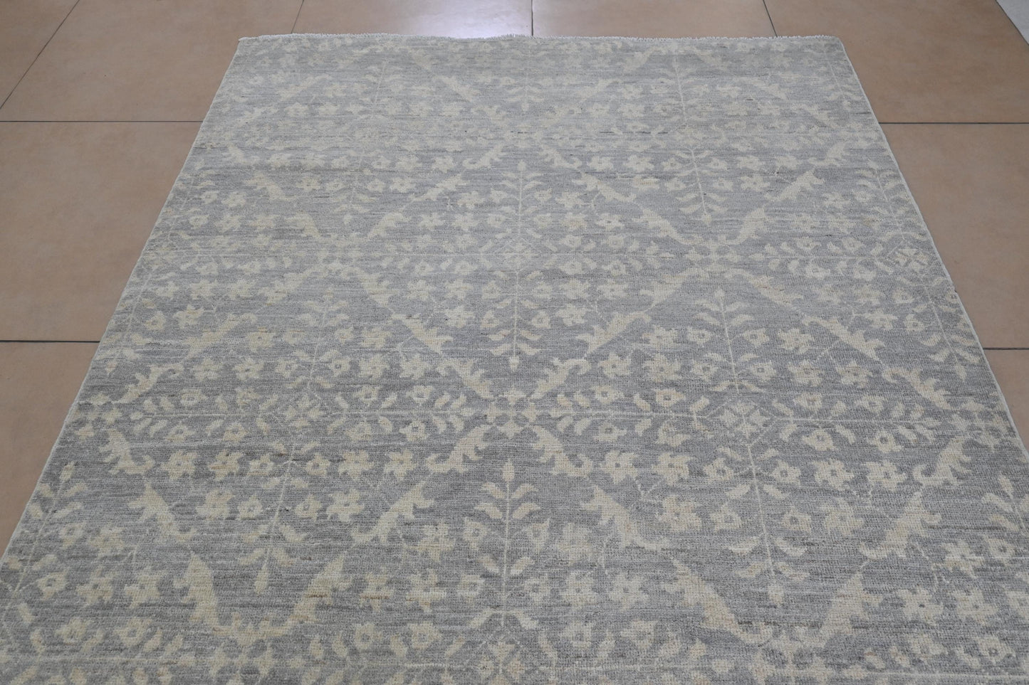 5x7 Vintage Gray Distressed Area Rug – Hand-Knotted Wool Rug, Geometric Modern Tribal Design, Neutral Persian Style Carpet for Living Room