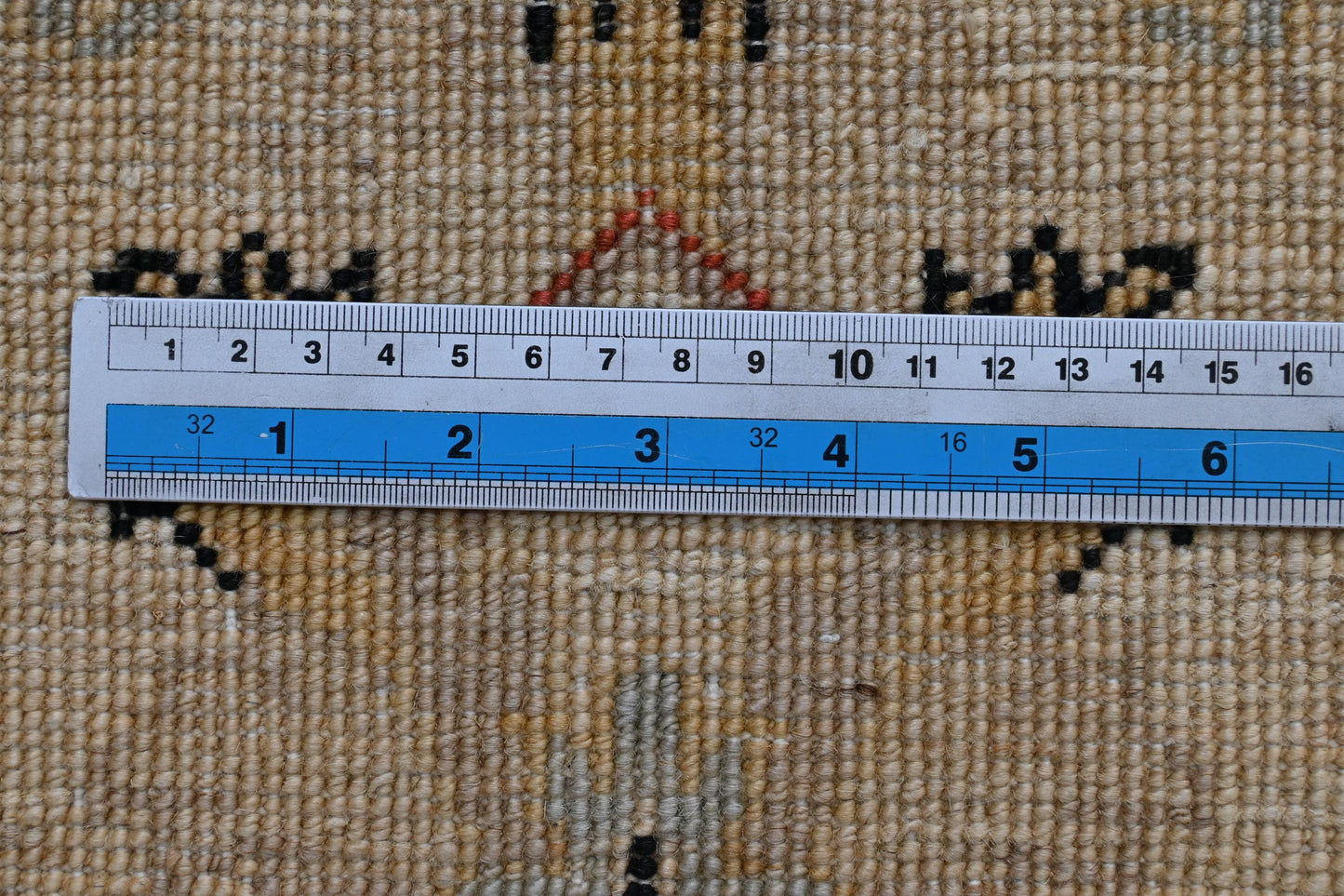 6x9 Handmade Black and Beige Ziegler Chobi Wool Rug with a ruler for scale showing measurements in centimeters