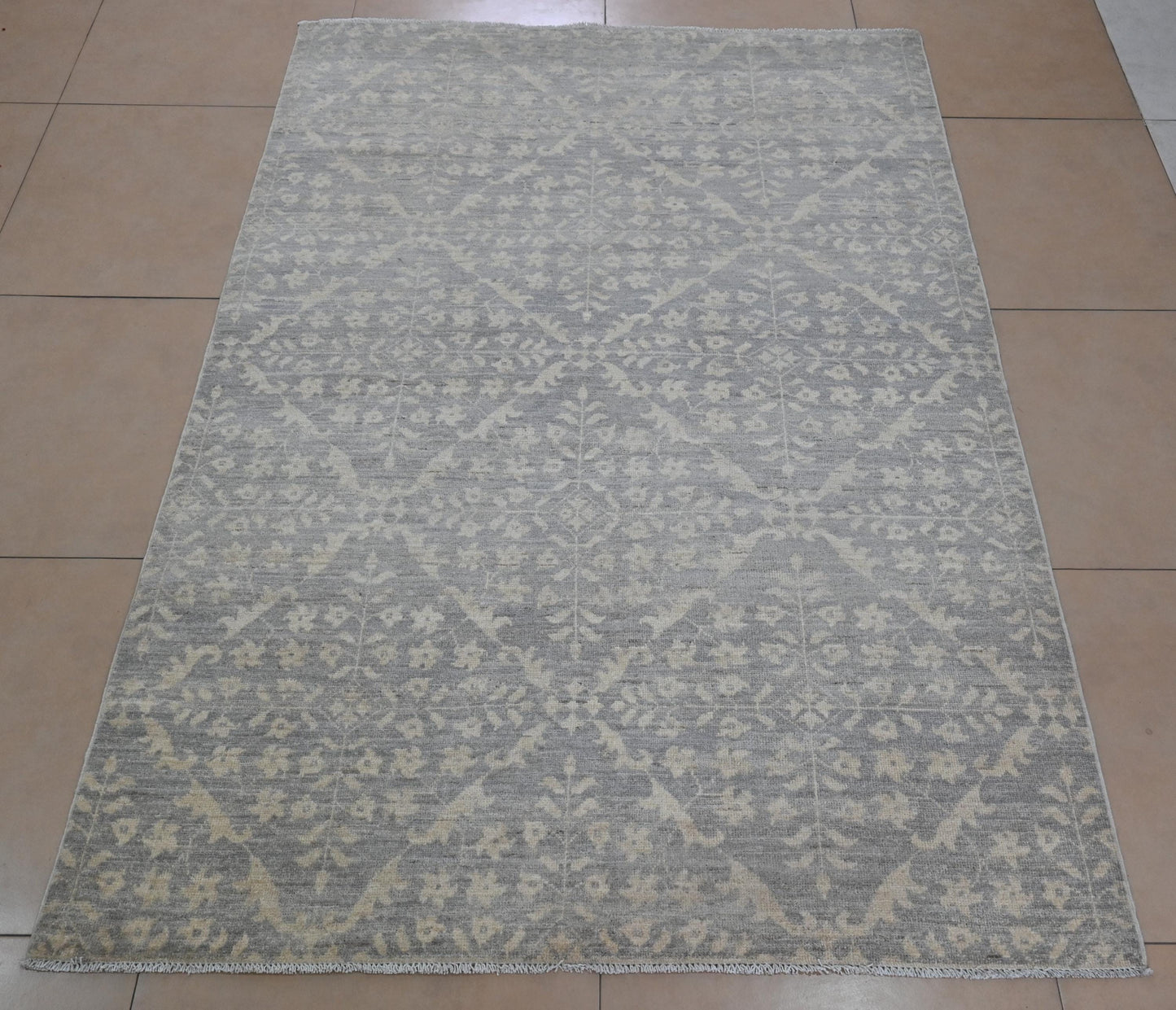 5x7 Vintage Gray Distressed Area Rug – Hand-Knotted Wool Rug, Geometric Modern Tribal Design, Neutral Persian Style Carpet for Living Room