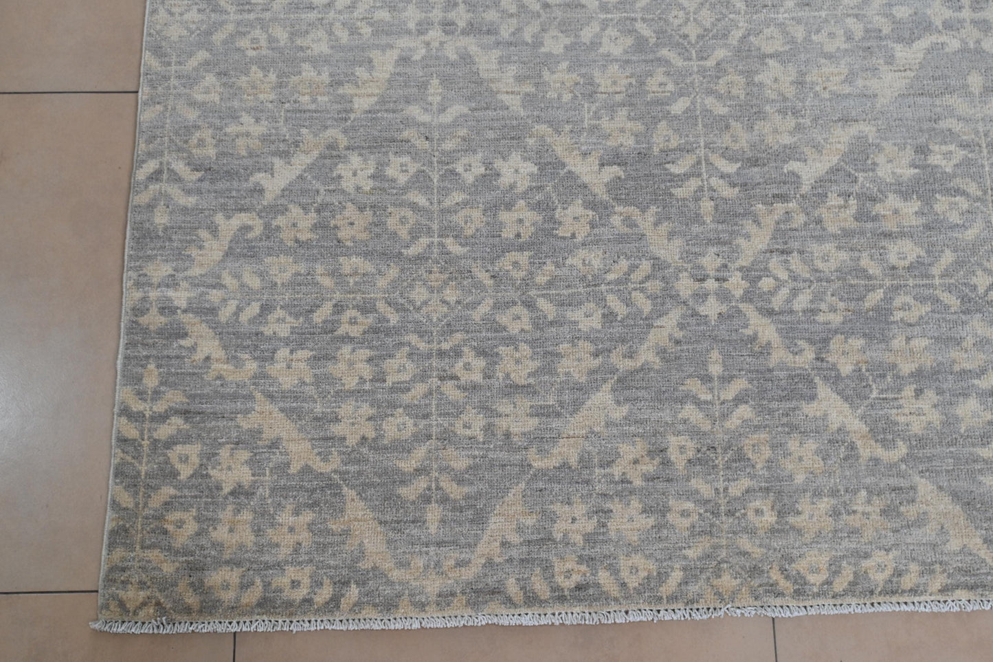5x7 Vintage Gray Distressed Area Rug – Hand-Knotted Wool Rug, Geometric Modern Tribal Design, Neutral Persian Style Carpet for Living Room