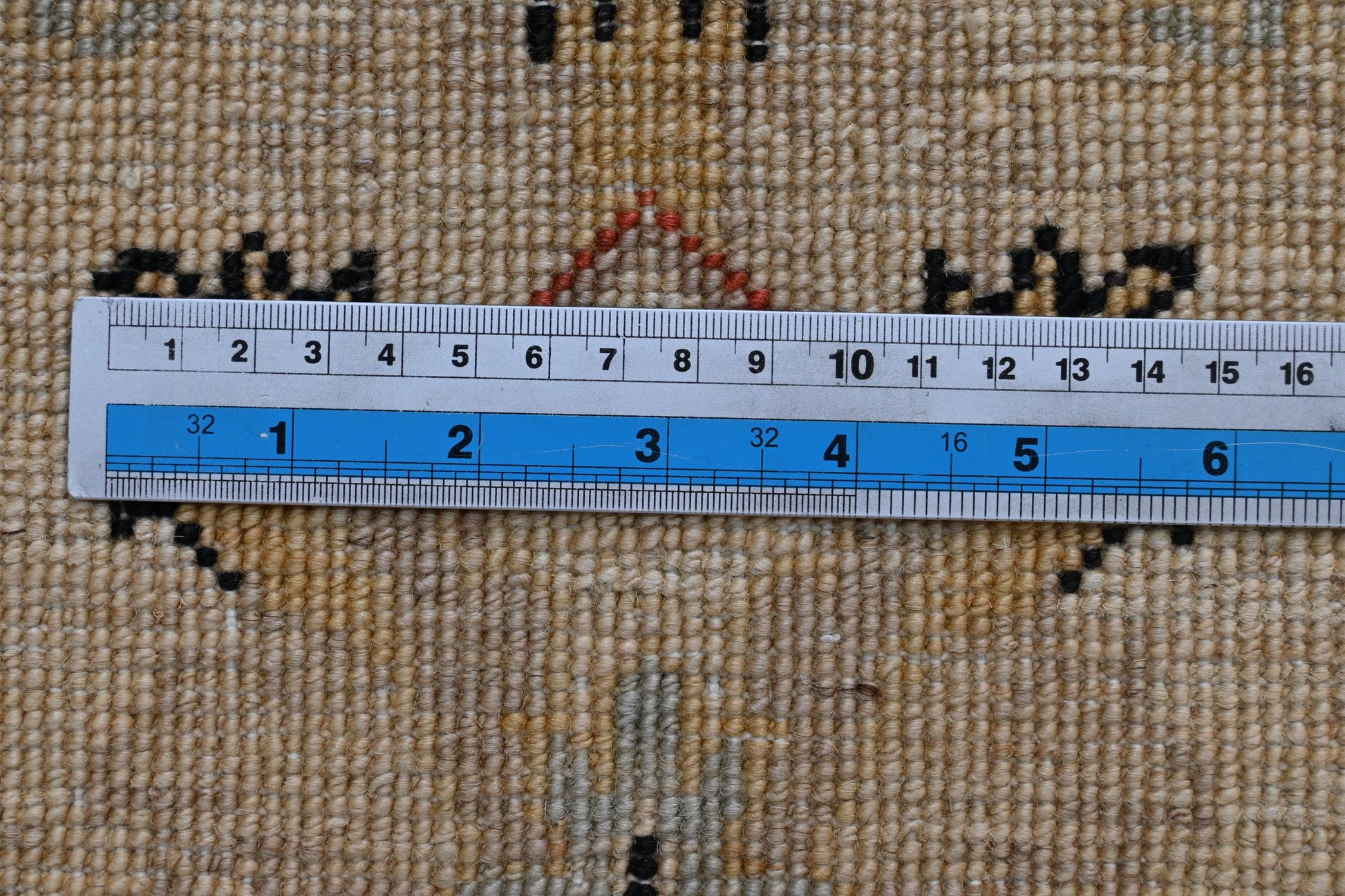 6x9 Handmade Black and Beige Ziegler Chobi Wool Rug with a ruler for scale showing measurements in centimeters